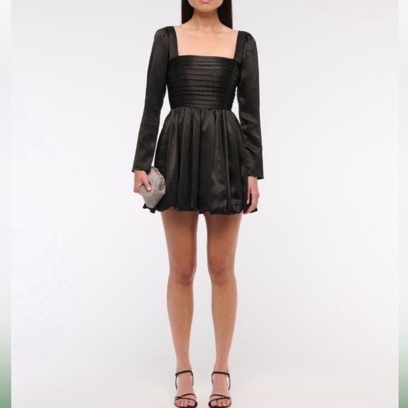 Abercrombie & Fitch Emerson Bubble Hem Mini Dress Smocked Black Medium Petite - Picture 1 of 6